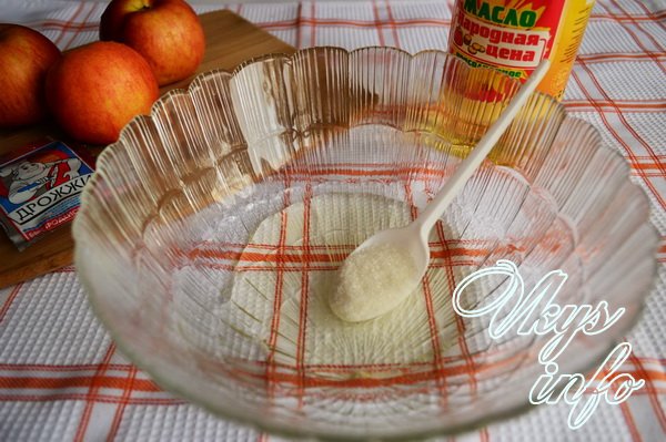 Батон с яблочной начинкой – постный рецепт с фото