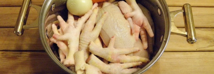 Холодец из куриных лапок, курицы и свинины, рецепт с фото