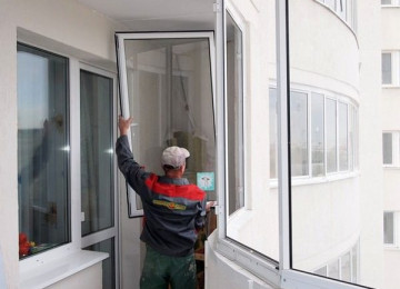 Как снять окна на балконе: советы и рекомендации