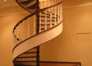 Винтовая лестница на второй этаж (круговая или круглая): особенности, размеры и установка