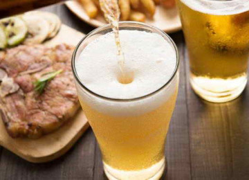 Как пить пиво – общие правила подачи, дегустации и закуски
