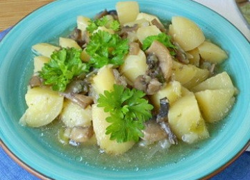 Тушеная картошка с грибами в мультиварке, скороварке, духовке, сковороде, кастрюле: рецепты с фото и видео