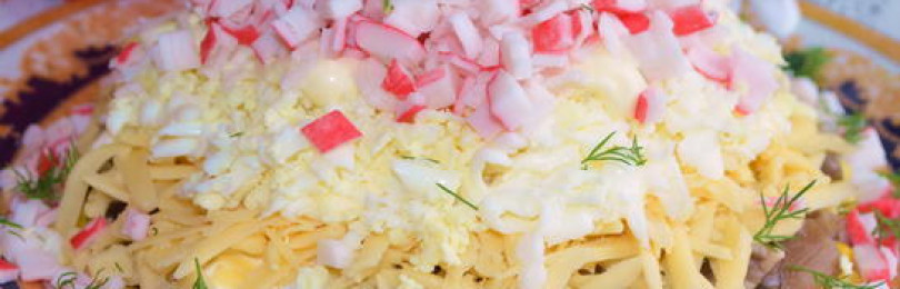 Салат с кукурузой, крабовыми палочками, яйцами и грибами рецепт с фото