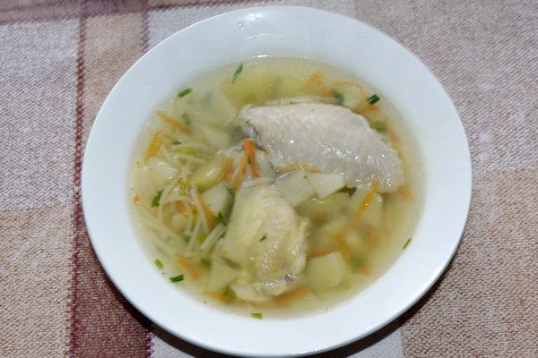 Как приготовить супы из шампиньонов и вермишелью: пошаговые рецепты куриных и других блюд