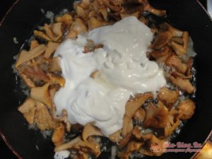 Лисички, жареные со сметаной: фото и рецепты, как приготовить грибы в домашних условиях