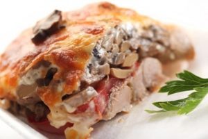 Мясо «по-купечески» с грибами: фото и пошаговые рецепты