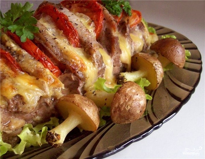 Мясо свинины с грибами в духовке и на сковороде: рецепты блюд