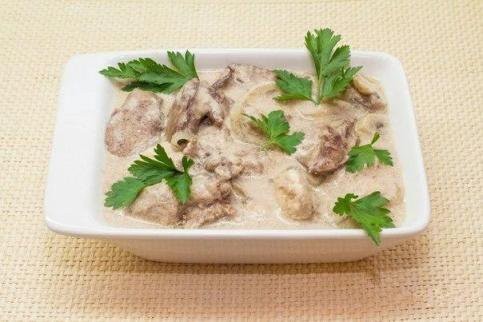 Печень с грибами в сметанном соусе: рецепты приготовления