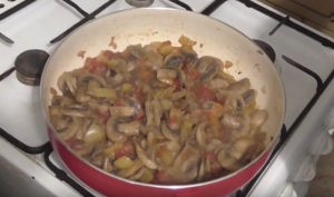 Шампиньоны с чесноком: рецепты пикантных грибных блюд в духовке, на сковороде и мангале