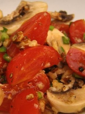 Шампиньоны с помидорами, запеченные в духовке и жареные в сковороде: рецепты приготовления