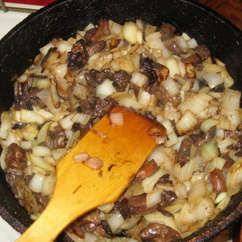 Тушеная картошка с маслятами в мультиварке, духовке, на сковороде