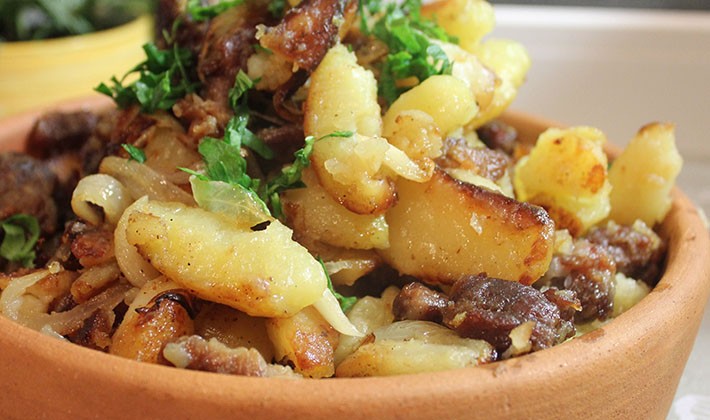 Тушеная картошка с мясом и грибами: рецепты с капустой, сметаной и другими ингредиентами