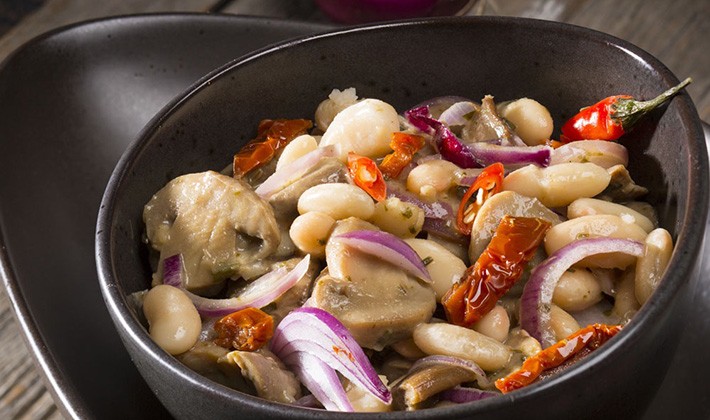 Вкусный салат с белыми грибами: как приготовить с маринованными, сушёными и жареными боровиками по рецептам