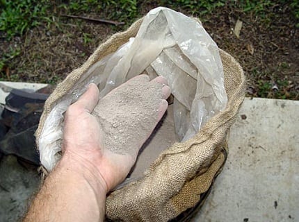 Что такое шамотная глина и способ ее применения
