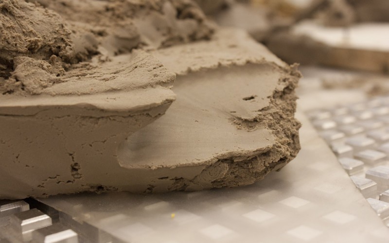 Что такое шамотная глина и способ ее применения