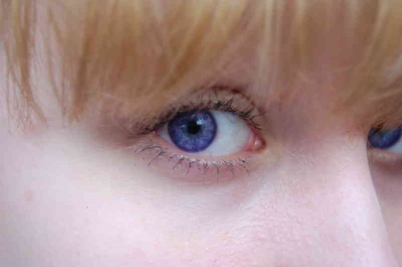 Фиолетовый цвет глаз – все о зрении