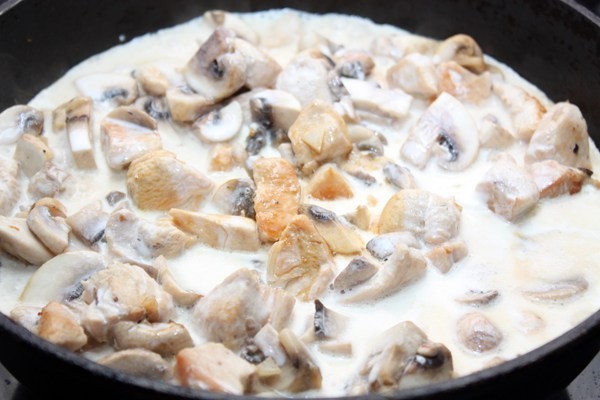 Индейка с грибами в сливочном соусе: рецепты приготовления