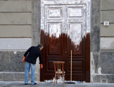 Как покрасить дверь