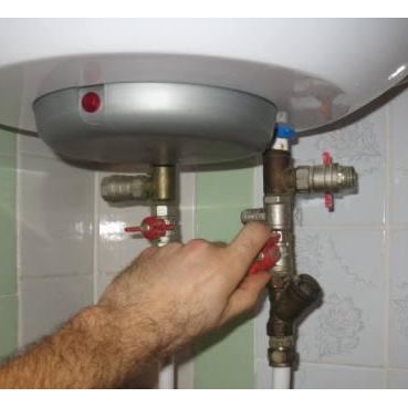 Как правильно нужно сливать воду из водонагревателя