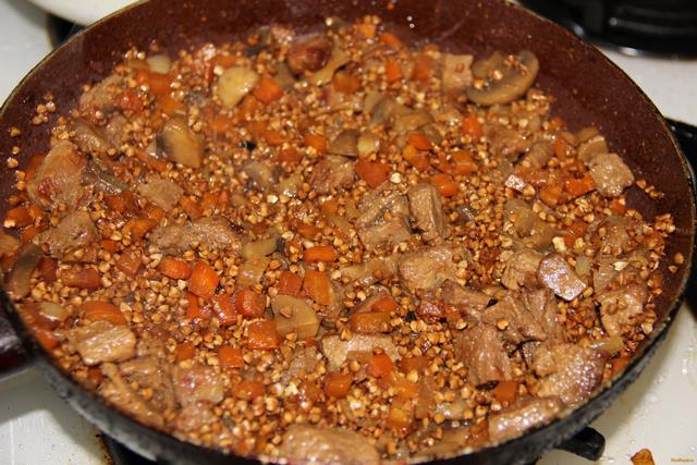 Как приготовить гречки с грибами и мясом в духовке, мультиварке и на сковороде