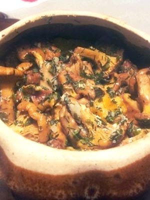 Как приготовить лисички в горшочках с картошкой, мясом, курицей: рецепты приготовления грибных блюд