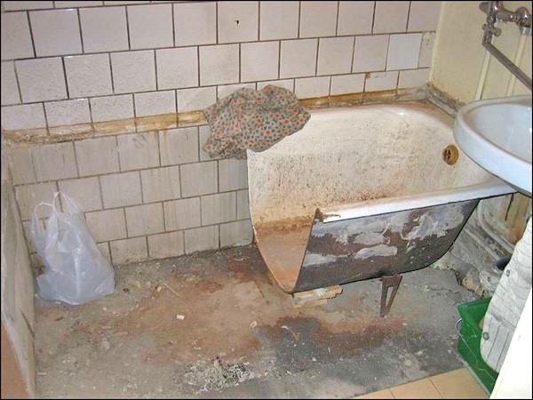 Как провести демонтаж старой ванны?