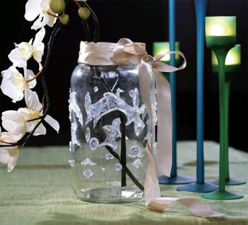 Как сделать изящную вазу из банки своими руками?