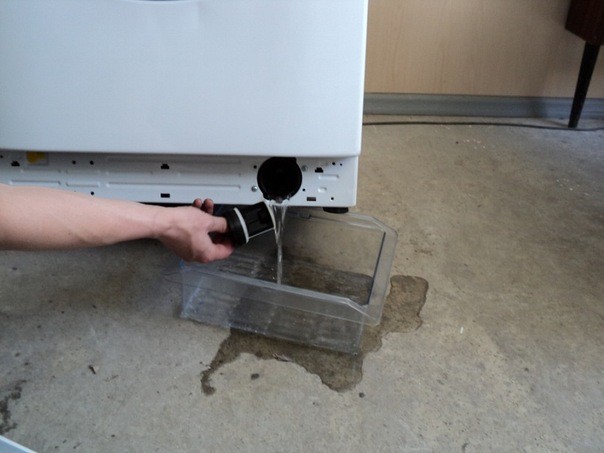Как слить воду из стиральной машины?