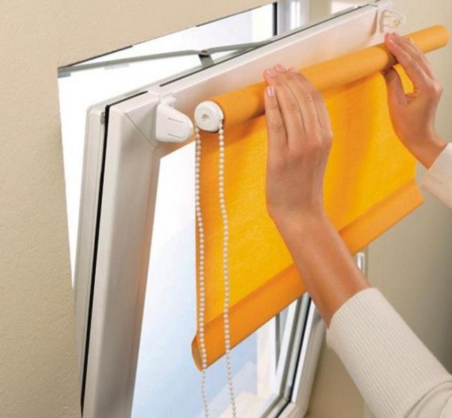 Как стирать рулонные шторы правильно?