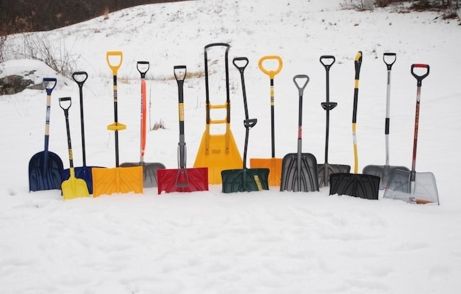 Как выбрать лопату для уборки снега?