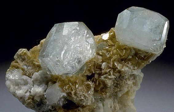 Камень берилл: разновидности и свойства