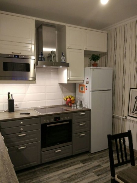 Кухня в белых цветах