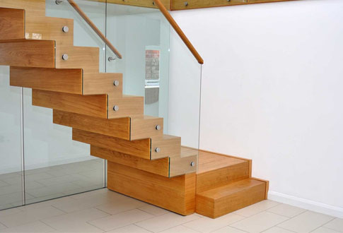 Монтаж деревянных лестниц: пошаговая инструкция
