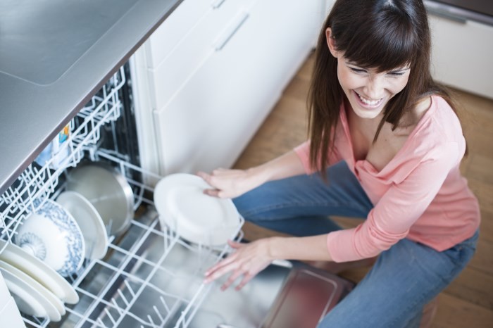 Не растворяется таблетка в посудомоечной машине – что делать?