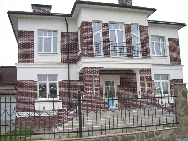 Обработка фасада дома