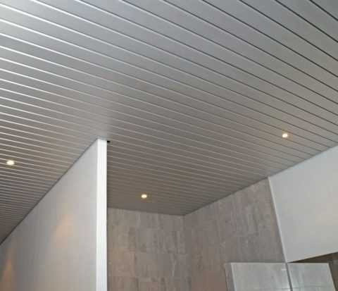 Основные этапы установки алюминиевых потолков в ванной