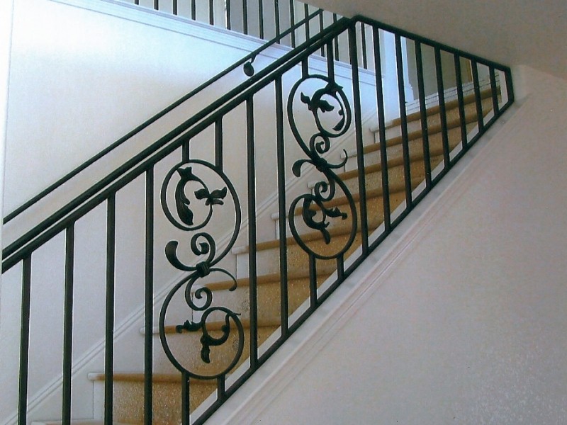 Перила для лестниц: разновидности и особенности изделий