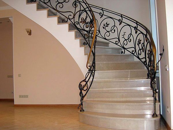 Перила для лестниц: разновидности и особенности изделий