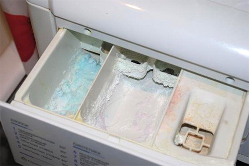 Почему в стиральной машине остается порошок?