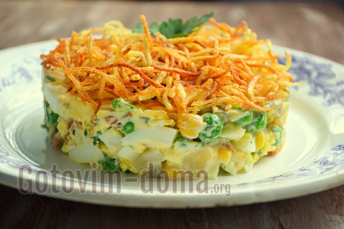 Салат с картофелем фри и колбасой быстрый рецепт с фото