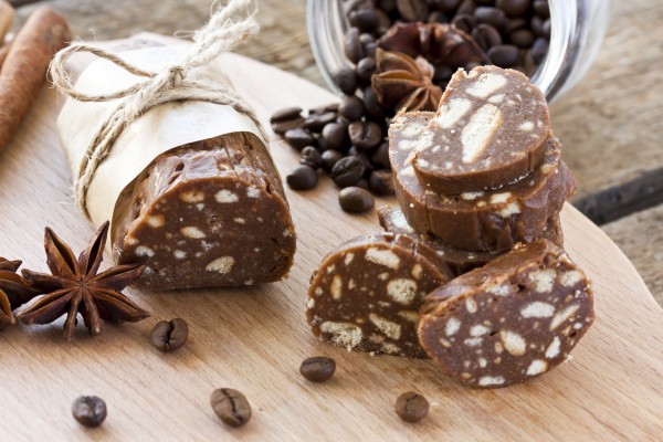 Шоколадная колбаска из печенья со сгущенкой, рецепт с фото