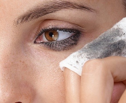 Средства для снятия макияжа глаз – все о зрении