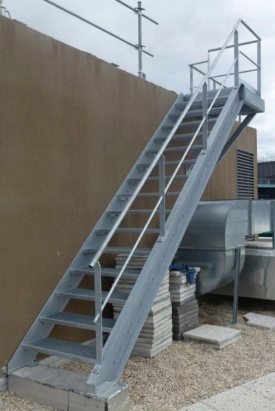 Требования к лестницам и стремянкам на производстве: нормы безопасности