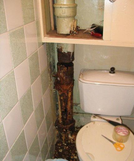 Замена и монтаж труб в туалете и ванной